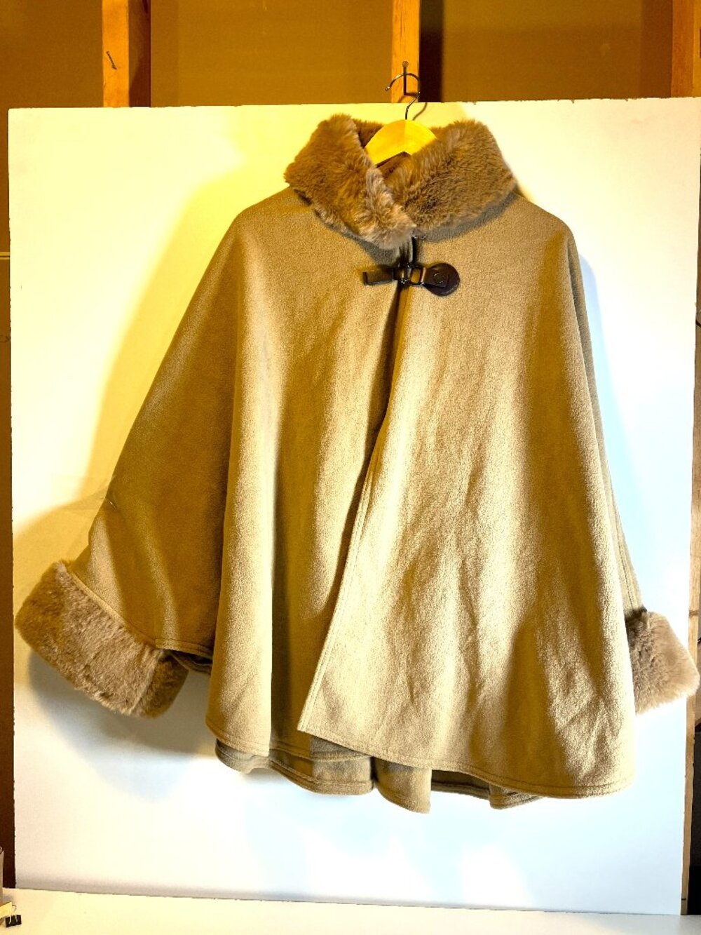 MARTHA STEWART Camel/Tan Faux Fur Trimmed Poncho Cape.  One Sz. Excellent